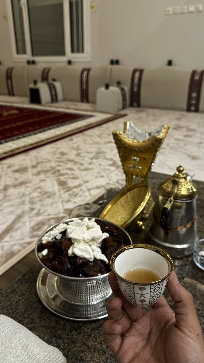 معه السوالف بين تمره .. و فنجال
تسوى السوالف بـ الفلل و الأراضي
- سعد بن لويبه