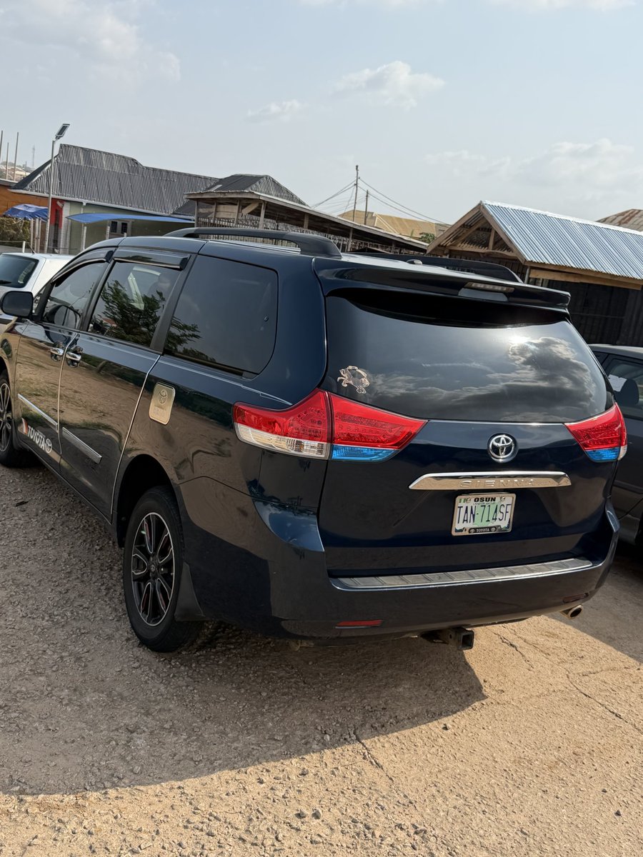 heroicvic1's tweet photo. Toyota sienna 2013 in excellent condition. It features a seamless transmission, low fuel consumption and has never experienced a single fault since purchase. 
Toks standard — thoroughly checked and maintained.

P.S: owner is a friend so I know this history and i recommend it https://t.co/zsoaIMOuc6