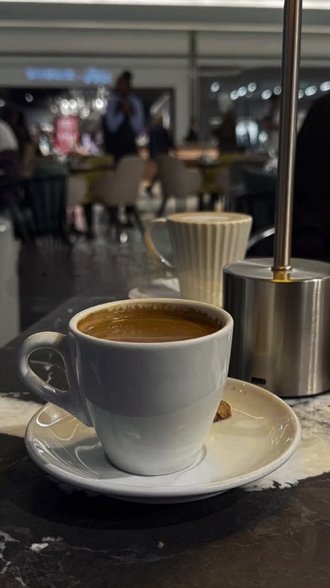 A2Ql4's tweet image. •
•

  فنجان قهوه بـ عنوان : 

                كل البشر حولي والبال ساهي بك ..〆

*
  مســاء الخير ..♥️