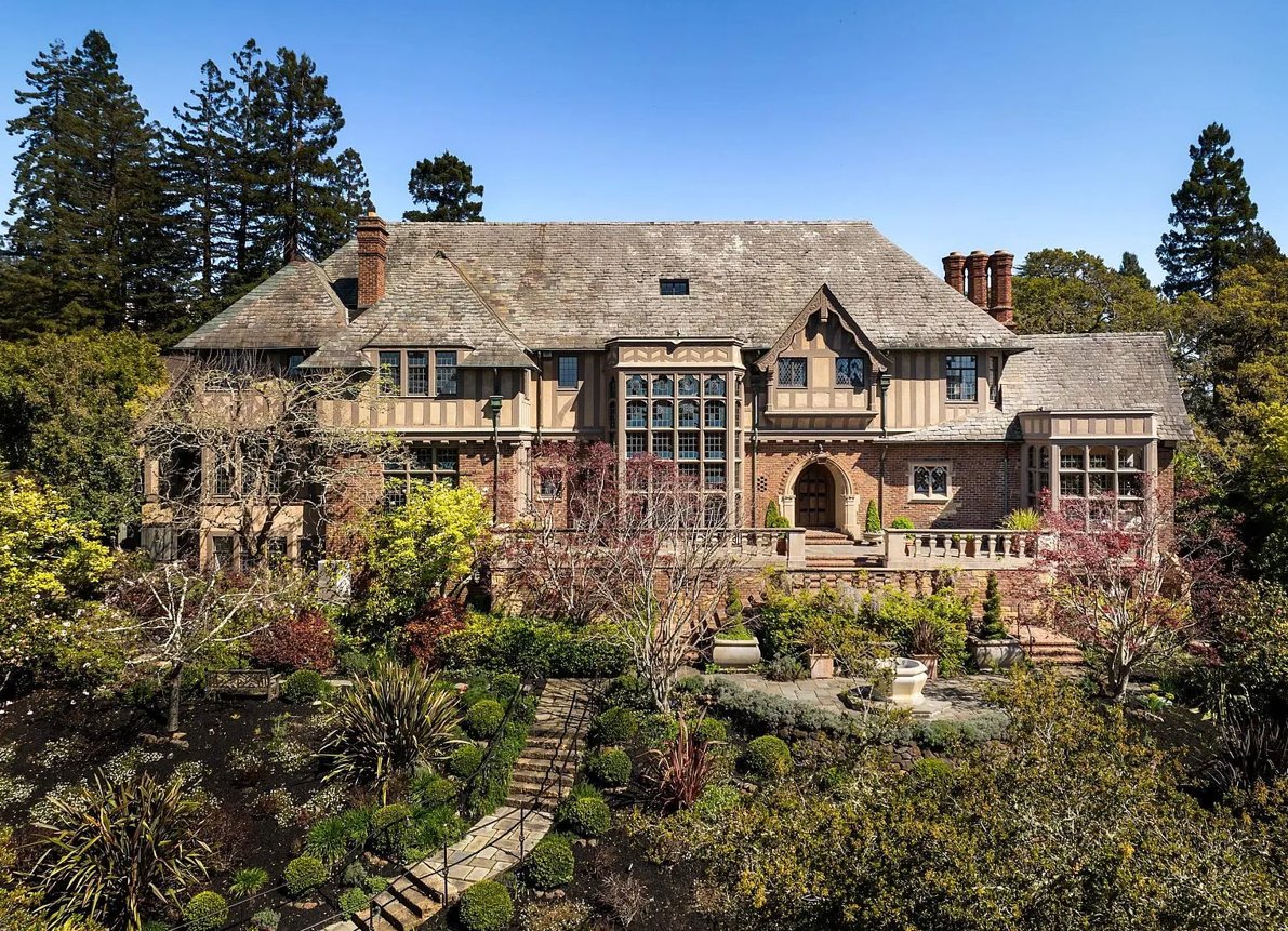 KenjiCapital's tweet image. One of the strangest city quirks in America 👇

Piedmont is entirely surrounded by another city—Oakland.

And inside it…

Homes like this.

💰 $10,000,000
📍 Piedmont, CA