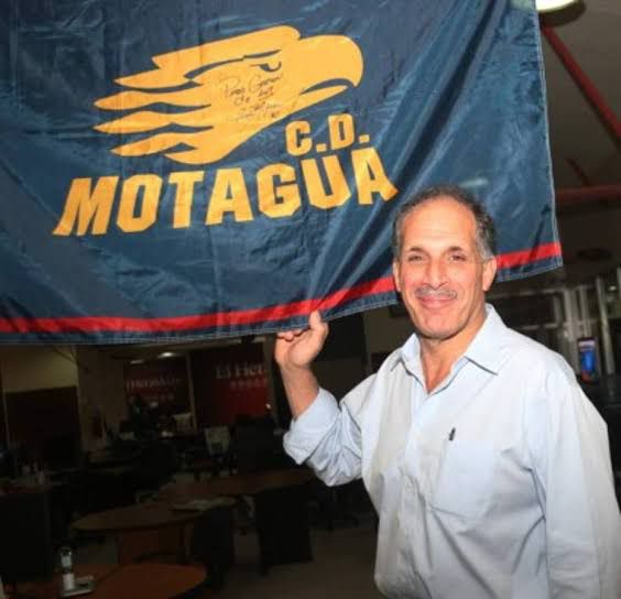 LOKOXMOTAGUA's tweet image. Felicidades @titoasfura esperamos que sea un gobierno sin odio y con muchas ganas de trabajar por Honduras.