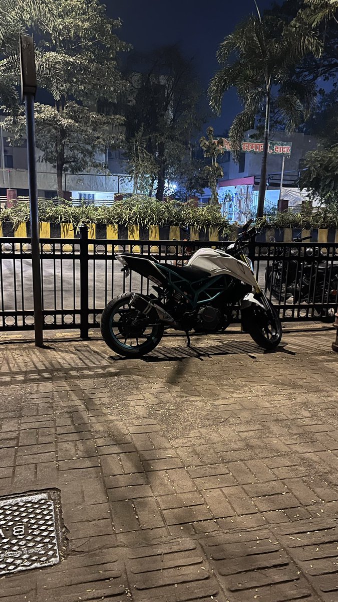 isostar_82's tweet photo. Which provision of the Motor Vehicles Act allows people to ride and park their bikes on the footpath at Shivaji Park Gate 2/3on Savarkar Marg?
What is stopping the authorities from towing these bikes?
@MTPHereToHelp @CMOMaharashtra @MMVD_RTO @Dev_Fadnavis @MumbaiPolice @mid_day https://t.co/f0fsOjy27c