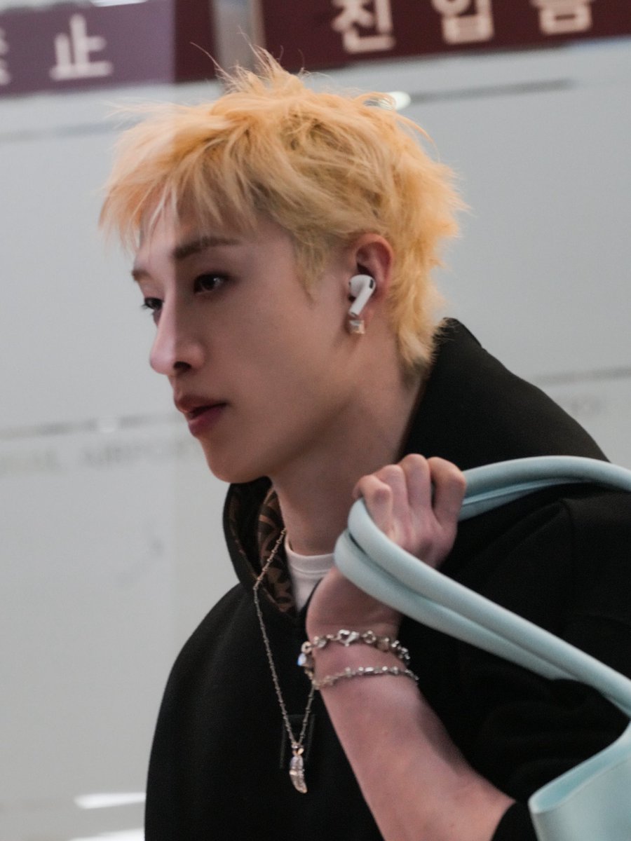 Bangchan de Mullet - Esse cabelo combina muito com ele
Bangchan com um meio long hair - Esse cabelo combina muito com ele 
Bangchan de cabelo preso - Esse cabelo combina muito com ele 
Bangchan de cabelo curto - Esse cabelo combina muito com ele