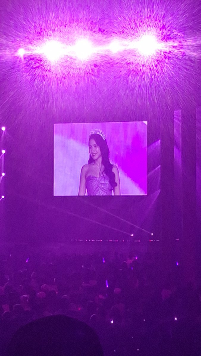 luxQueee's tweet image. cuma si grc grc itu yang bisa bikin aku ke jkt untuk nonton gradconnya doang. seneng bisa hadir dan melihat langsung di moment penting itu, ya.. meskipun gabisa hadir ke last show hari ini. 

Happy #GREduation cicii @S_GraciaJKT48 🫶
katanya kalo uda ex-mem tuh bisa reply ya?😅