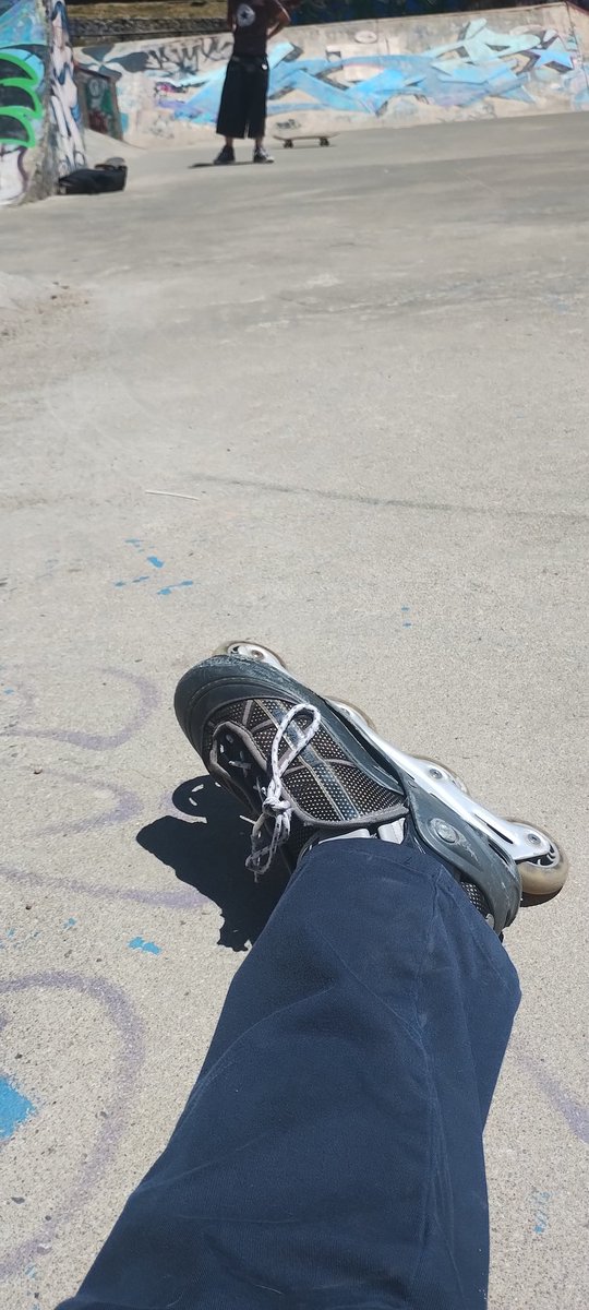 Kury-llavero se me quedó en casita, pero aqui vine a patinar... sigo en pie :3