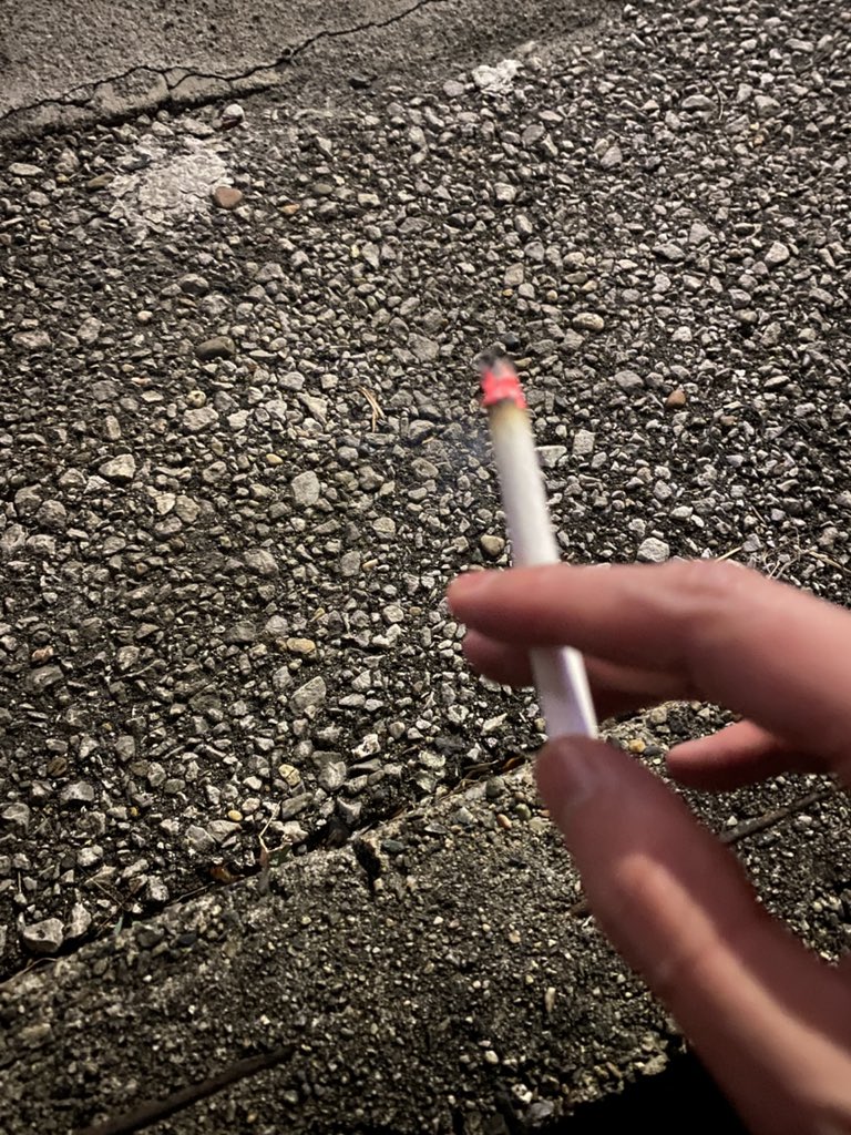 手が寒くて真っ赤になって血管見えてきてる。。今日も頑張ろう💪