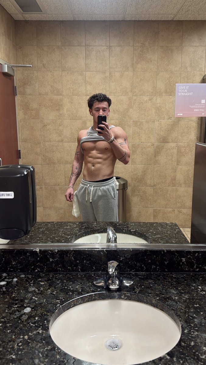 $𝘯𝘪𝘱𝘦𝘳 tweet media