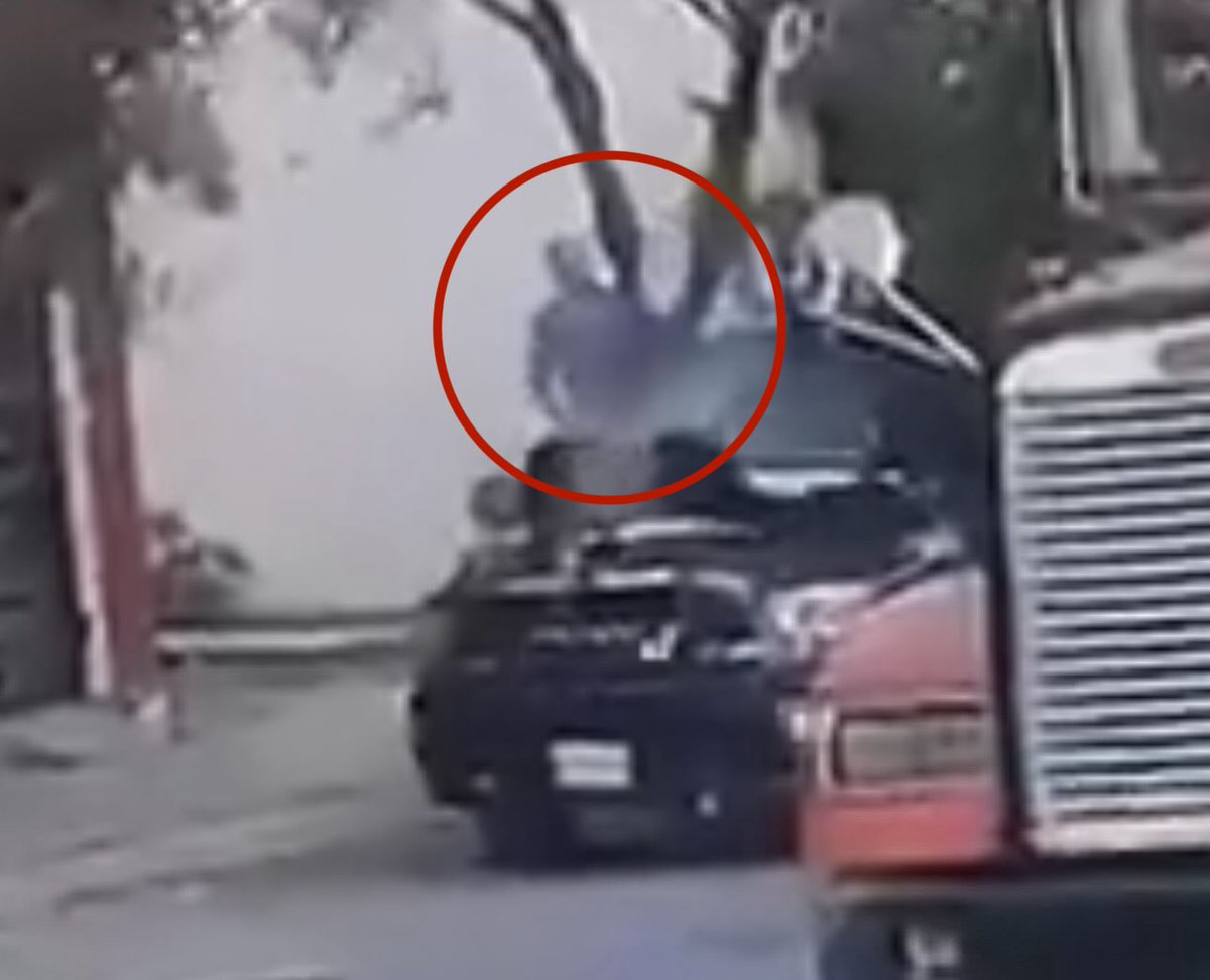 gatitosabk's tweet photo. @elnorte Porque nadie habla de lo que se ve al final del video una silueta justo por encima del hombre https://t.co/E13DpldoV0