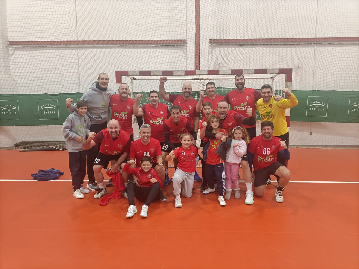 Enorme la jornada de hoy!

🏆Nuestros veteranos se proclaman del I Torneo Navideño de veteranos y veteranas organizado por BM Solucar 

👏🏻Y nuestras veteranas se estrenan en su primer partido de una manera inmejorable y dejando muy buenas sensaciones!!

#FamiliaProin