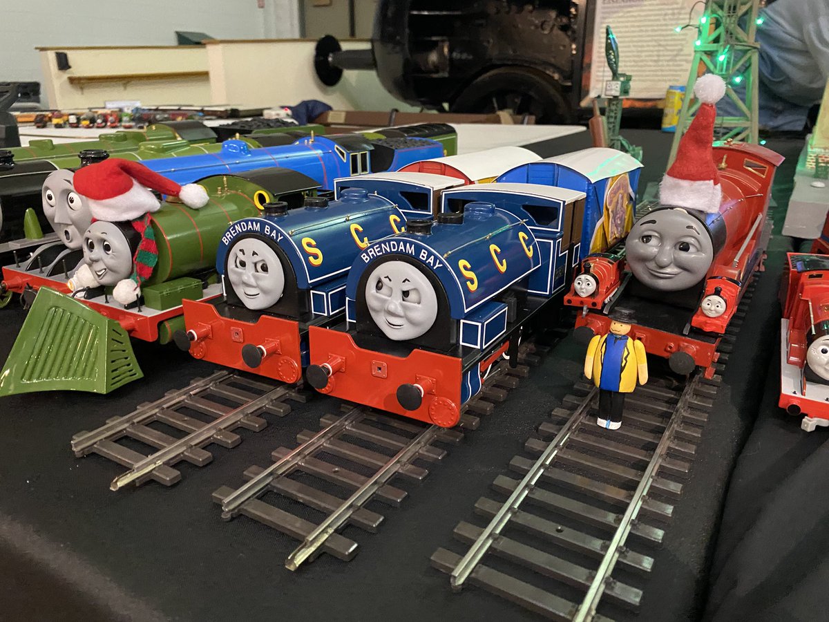 Merry late Christmas everyone! Here’s a special Christmas season reveal!

Bill and Ben!

These models were very heavily inspired by the rapido livery of the same color. I absolutely loved that livery and had to put my own spin on it. Build log for em coming soon!
