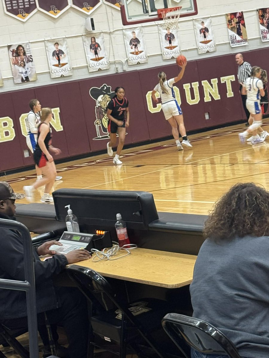 NationsElite1's tweet image. @AddisonTerry7 grabs the rebound early on in this battle of top teams she's also knocked down a 3 early on for @mchsladyhoops who trails Boyd Co. 11-7.