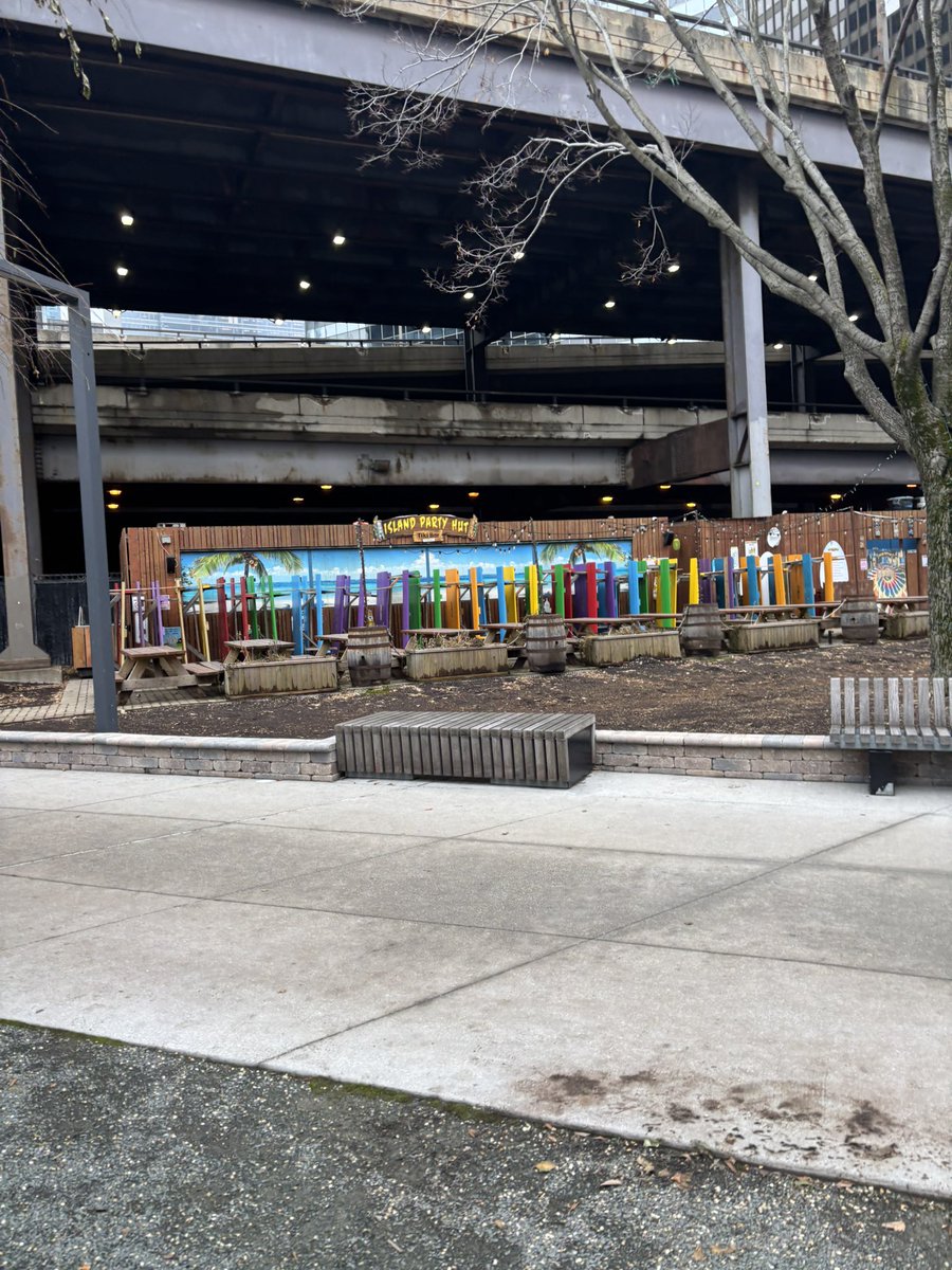 GrayMerchant47's tweet photo. visiting chicago https://t.co/qbDim8haEa