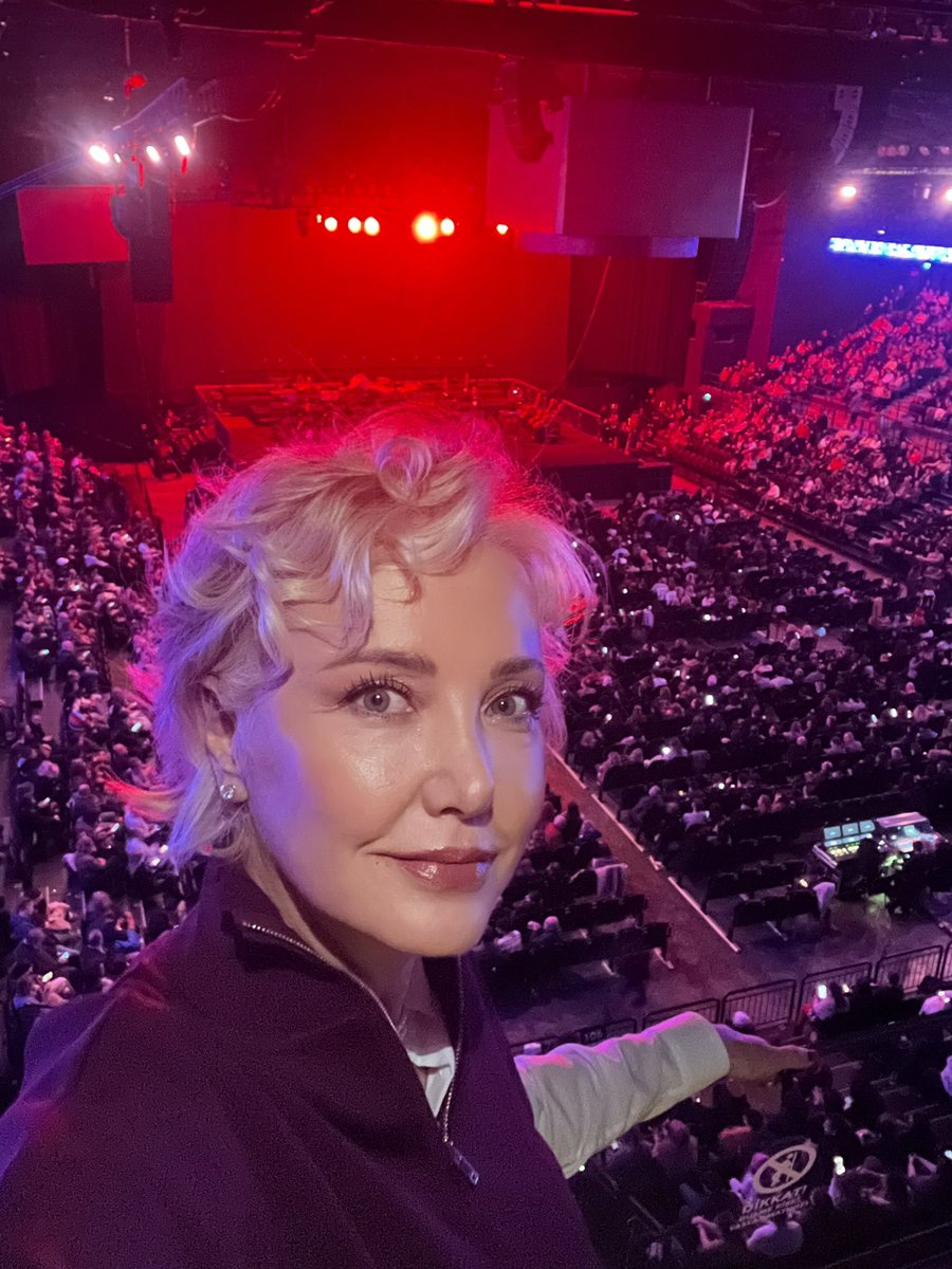 Yeni yıl benim için konser demek ❤️
Tam da yeni 2 eserin premieri ❤️
Mozart ve Mevlana , bir Mevlana aşığı olaral daha ne isterim 🥰