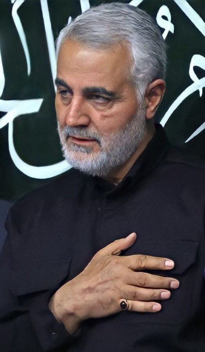 ساحلِ متصل به اقیانوس _ :
آرامش،فانوسی است
که در شبِ تاریک راه را نشانم‌می دهد...
#ایرانمرد
#بزرگمرد