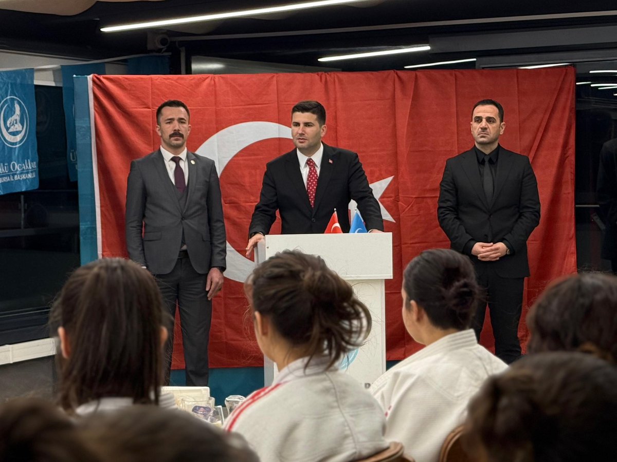 Millî Eğitim Bakanlığı ile imzaladığımız protokol kapsamında, Ülkü Ocakları Bursa İl Başkanlığımızın düzenlediği kursları başarıyla tamamlayan ülküdaşlarımıza sertifikalarını takdim ettik. 🐺

Kıymetli gençlerimizi tebrik ediyor, başarılarının devamını diliyorum. 🇹🇷