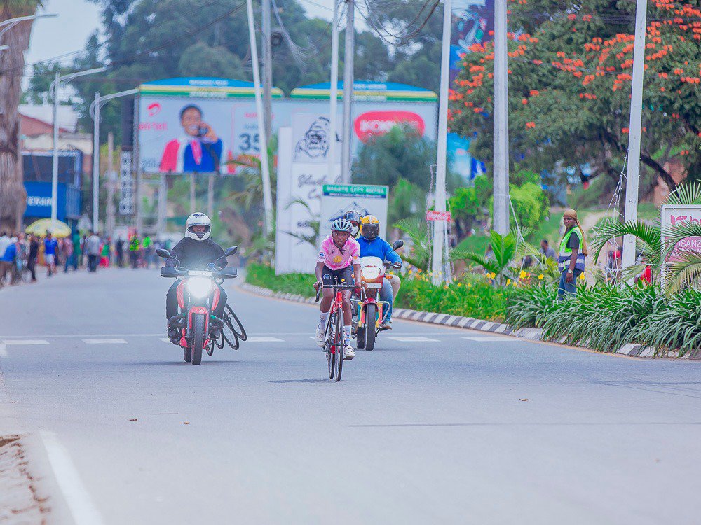 umunsiofficial's tweet photo. AMAFOTO 🚨 Uwizeyimana Ancille ukinira Bugesera Cycling Team ni we wegukanye Isiganwa Musanze Challenge 2025 mu Cyiciro cy'Abangavu. 

#umunsimediacom  #agezweho  #umunsiofficial  #umunsisports  #umunsimedia https://t.co/MvskxCjDww