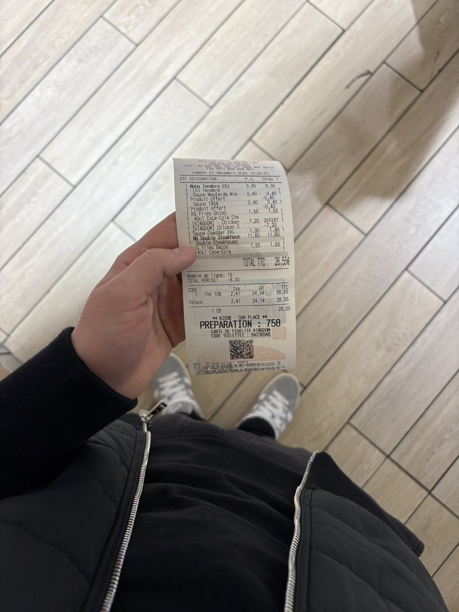 mtslr12's tweet photo. Y’a des tickets à rembourser, votre maître adorer est sur la capitale bande de salope🐶💸 https://t.co/ra2pSBAgJJ
