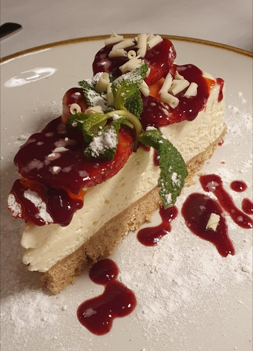 SiobheanG's tweet photo. Nice wee Italian meal there...🥰😋🇮🇹
#LaLanterna
#Glasgow https://t.co/BmB6wXTl6t