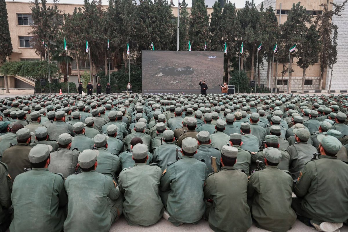 عدد من عادوا من المهجّرين يساوي عدد الأقليّات مجتمعة، لذا لا تنتفشوا كثيرًا وليلزم كلٌ حدود الأدب أمام أهلِ الثورة وبُناةِ البلاد

ستقولون هذه طائفية، سأقول وهل كنتم يومًا إلا طائفيين؟!

14 عامًا كانت دروسًا لا تُنسى.

#سوريا
#سوريا_الجديدة