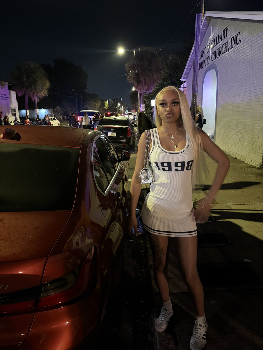 originallalexis's tweet photo. 🫧💋🩷 https://t.co/jkyK2sx31D