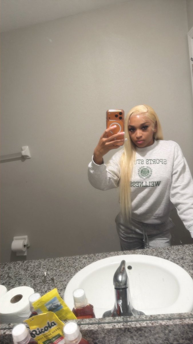 originallalexis's tweet photo. 🫧💋🩷 https://t.co/jkyK2sx31D