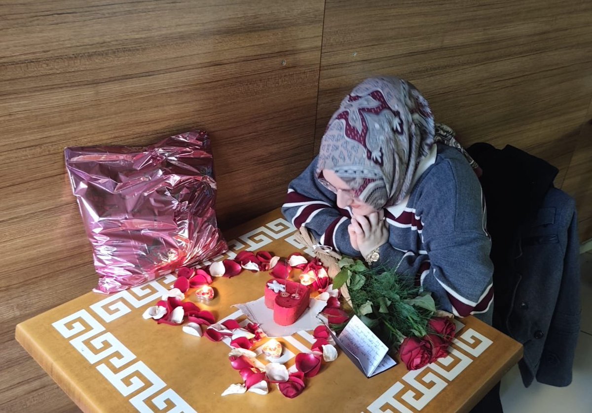 MY34062570's tweet photo. @humeyraaa45 Bir kez daha doğum günün kutlu olsun SEVGİLİM 🤲🏻🌹♥️🎉🎈 Beraber nice mutlu huzurlu sağlıklı yıllara inşaallah 🤲🏻🤲🏻🤲🏻 https://t.co/aNJ5r59Bfi