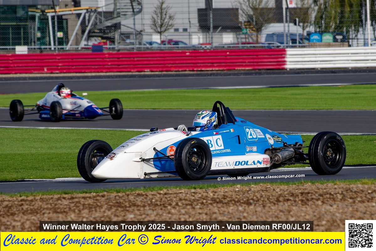 classcompcar's tweet image. Jason Smyth driving a Van Diemen RF00/JL12 Formula Ford, won the 2025 Walter Hayes Trophy at Silverstone. Report in current issue of Classic and Competition Car magazine. Free at classcompcar.com @HistoricSCC #formulaford #Motorsport #silverstone #vandiemen #motorracing