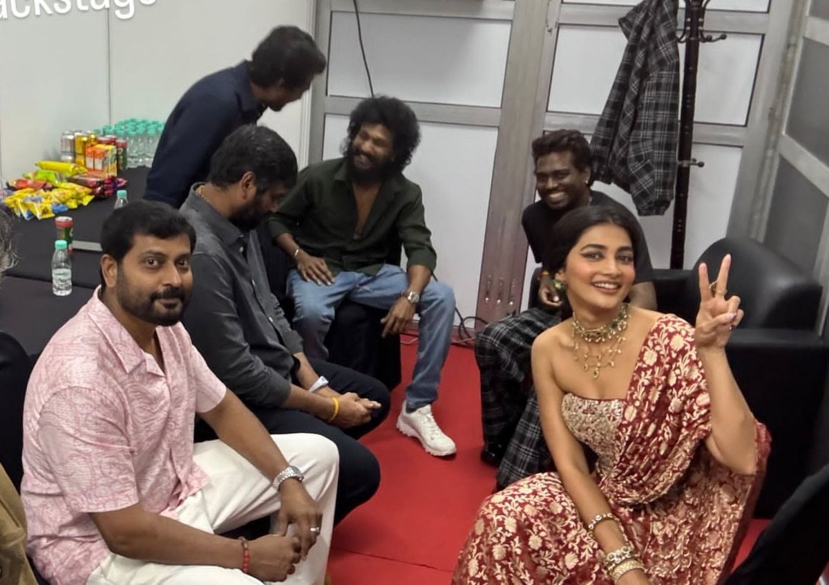 AbineshWorld's tweet image. Backstage magic with Pooja Hegde, Naren, H. Vinoth, Nelson, Lokesh Kanagaraj &amp;amp; Atlee! ✨💥

#JanaNayaganAudioLanuch
