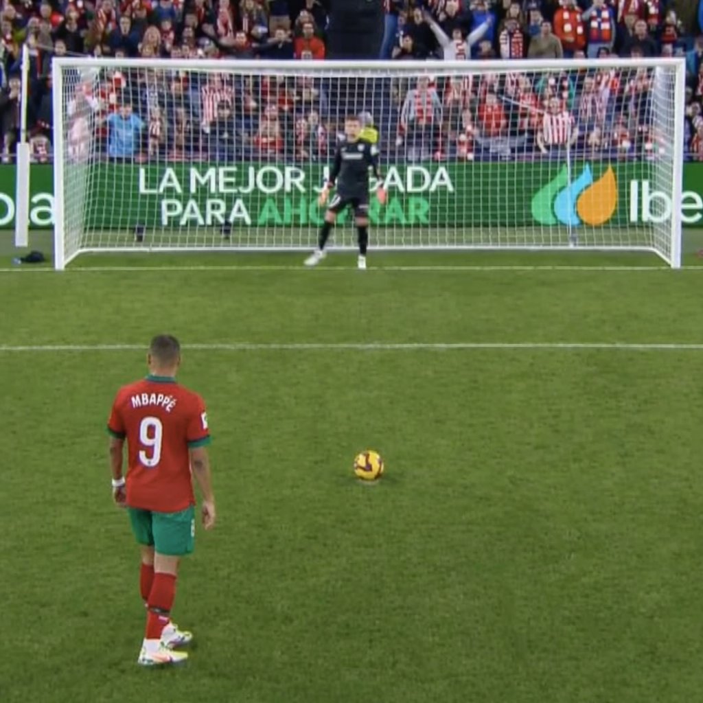 Viscadaily's tweet image. Mbappe trying to take the penalty for Brahim Diaz in morroco because penalties are Galactico priority😭