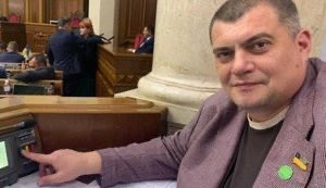 "Слуга народу" Корявченков виїхав із України, - ЗМІ 

censor.net/ua/n3592671