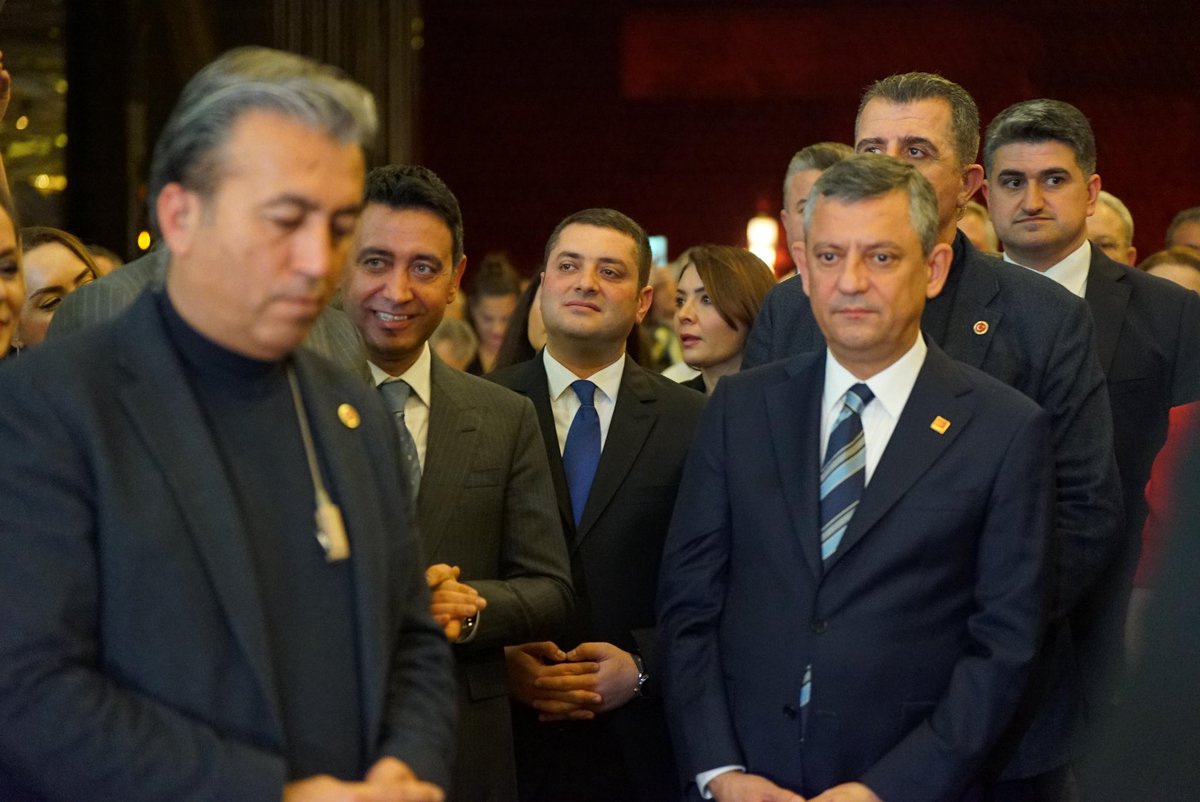 Canım kardeşim, Narlıdere Belediye Başkanımız Erman’ımın, kıymetli eşi Berfin Gümüşboğa ile hayatlarını birleştirdikleri güne eşim Güler ile tanıklık etmekten onur duyduk. Gümüşboğa ve Uzun ailelerimizi tebrik ediyor, Berfin ve Erman kardeşlerime bir ömür boyu mutluluklar