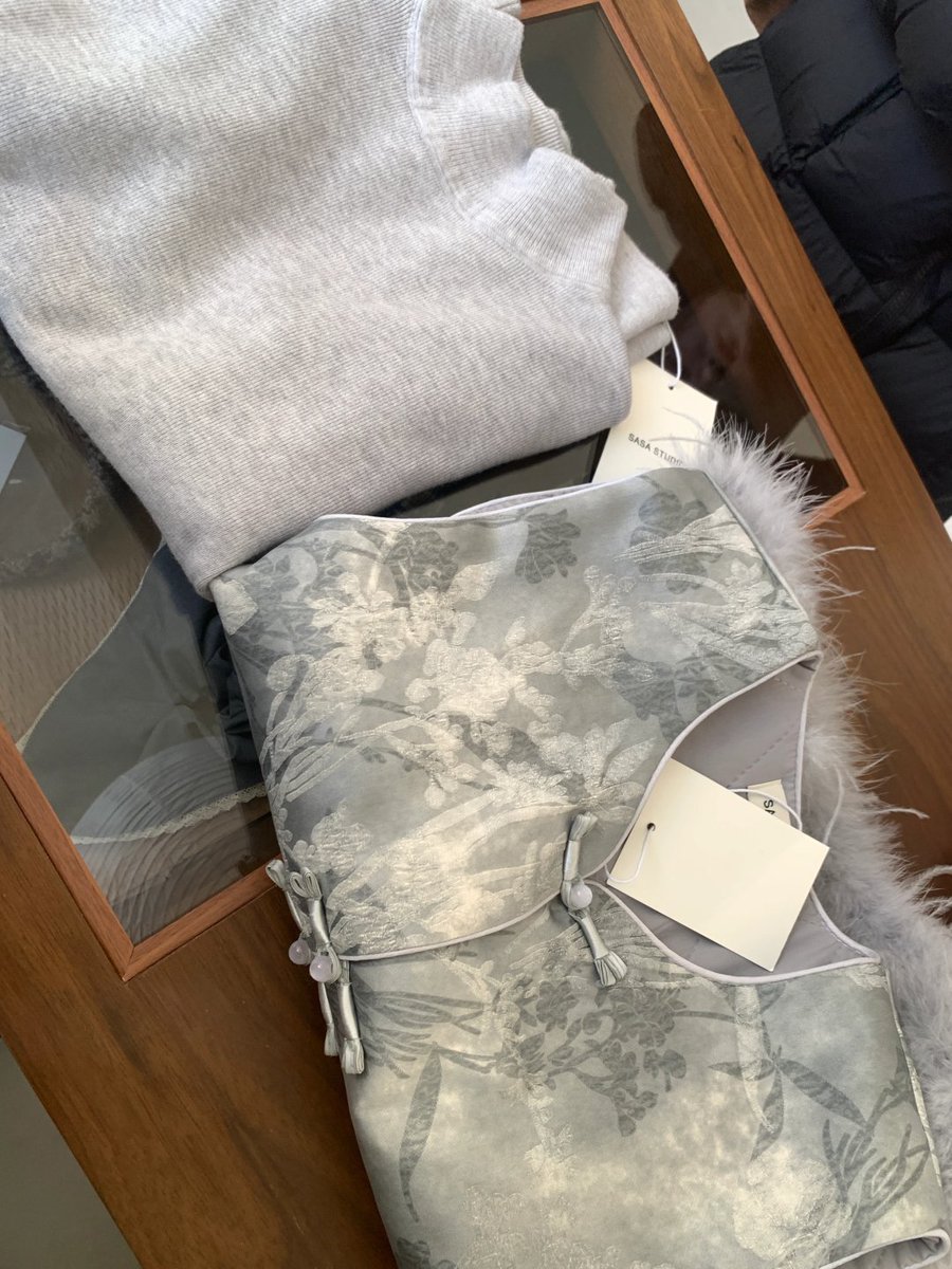 Jennwrrt's tweet image. I came here today to take a look at clothes.