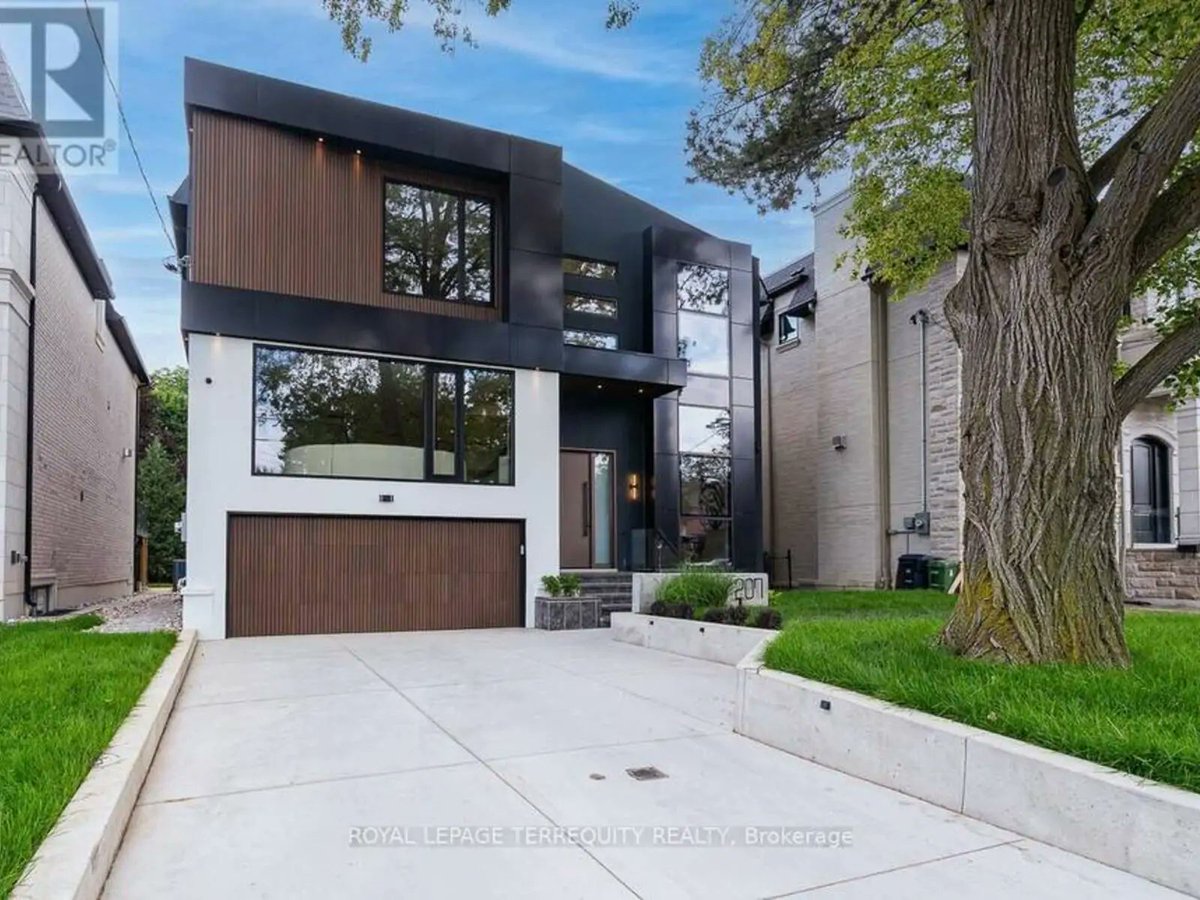 OntarioForSale's tweet image. 5 Bedroom Home in Toronto 207 Newton Drive #Toronto #RealEstate MoveMe.To/2pCiqw MoveMe.To/Toronto/RealEs…