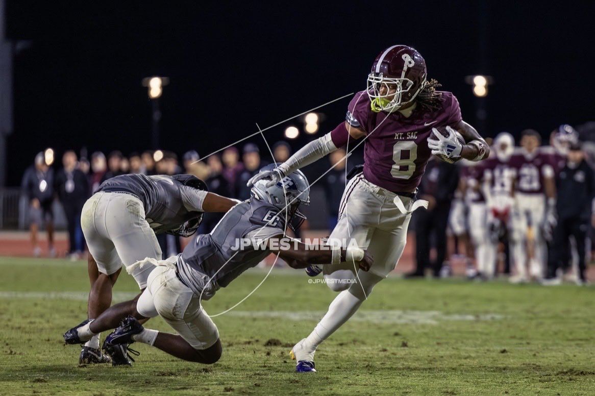 Bronseman Davis 6’2 200 ⭐️⭐️⭐️ WR tweet media