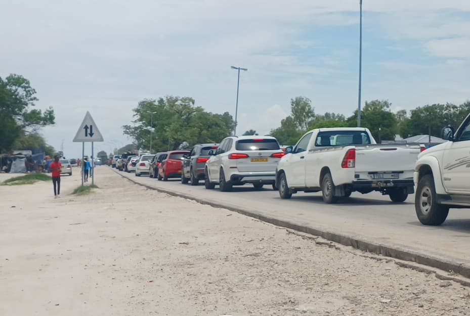 TheNamibian's tweet image. DOUBLE LANE ... Residents of Oniipa and Ondangwa have expressed frustration during the festive season, saying travelling between the two areas has become increasingly difficult due to persistent traffic congestion. Residents have called for the B1 road linking Ondangwa and Oniipa…
