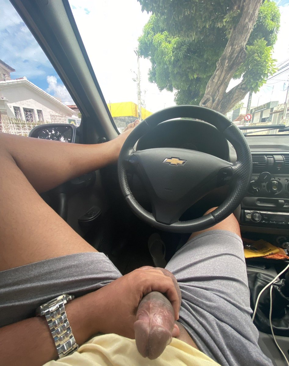 NGalanteador's tweet photo. Quando o tesão bate no trânsito não tem jeito, é encostar o carro e pular pro banco de trás… já viu, né?! É leitada na certa haha!

#CasalSafado #Tambaba https://t.co/174J3vNyV9