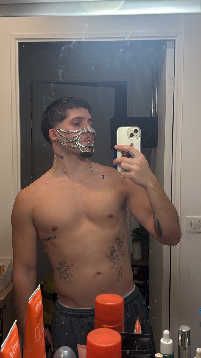 delcieloluna_'s tweet image. Et puis c’est trop stylé quoi