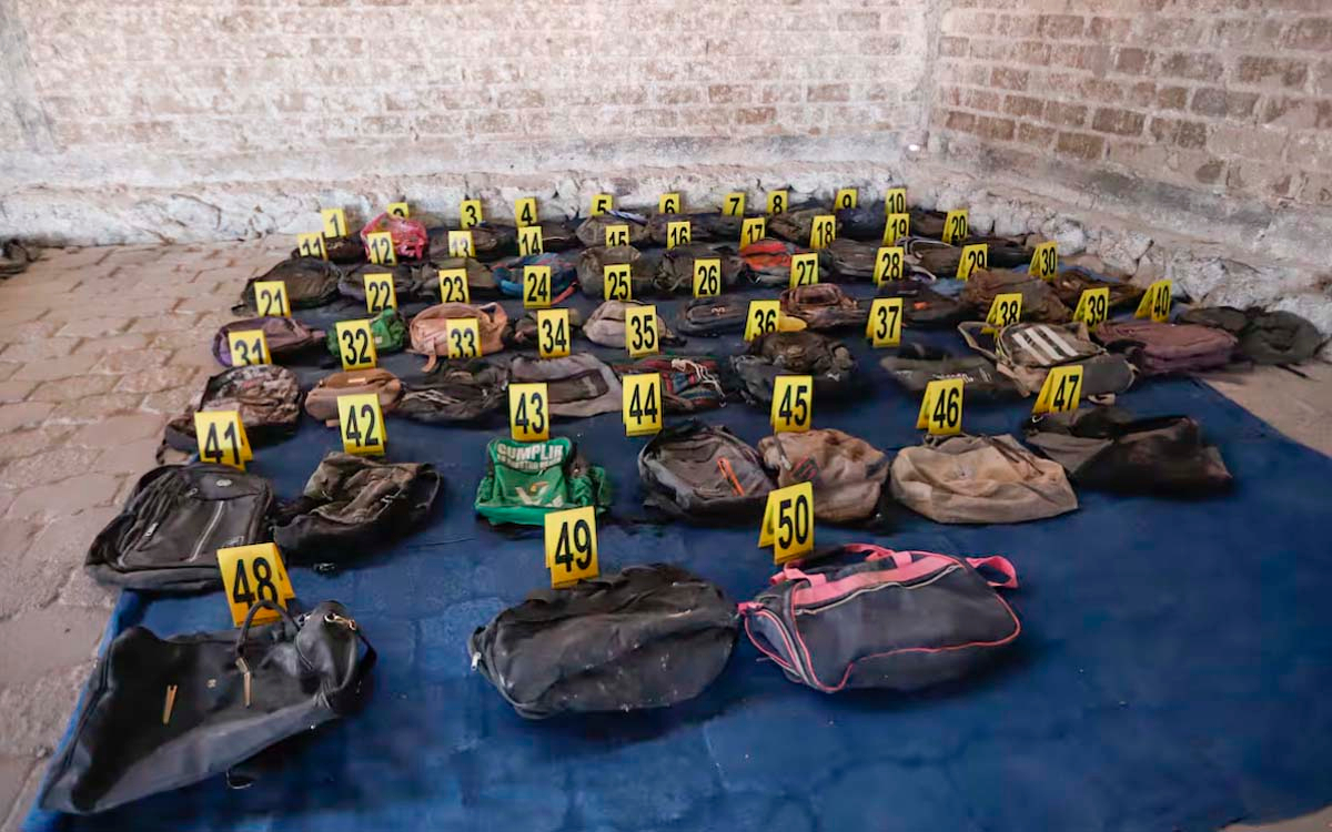 AristeguiOnline's tweet photo. 🔴 A más de nueve meses de que se hiciera público el hallazgo del Rancho Izaguirre, en Teuchitlán, Jalisco, familias buscadoras de personas desaparecidas denuncian que los restos hallados en el predio siguen sin ser identificados, y la investigación oficial no ofrece claridad sobre quiénes son las víctimas ni quiénes son los responsables.
https://t.co/V5Cebtlo55
