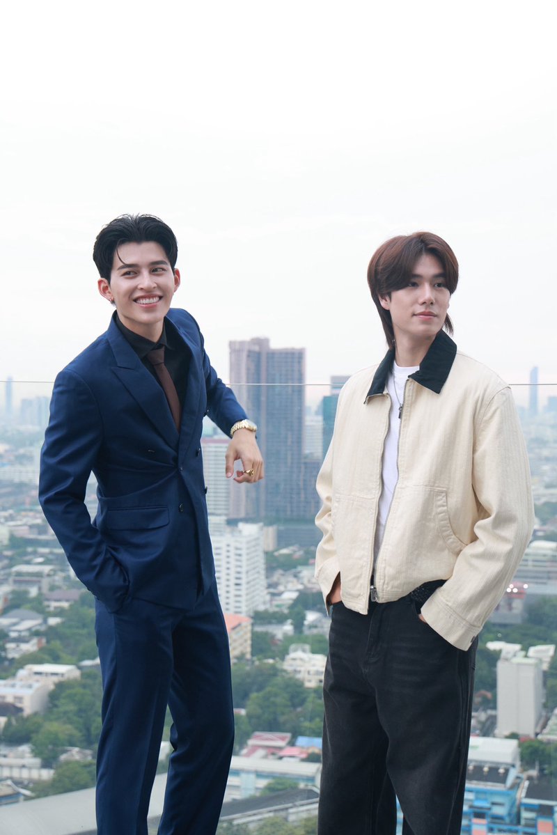 xiseks's tweet image. All 3 of them were afraid actually. Pond's fear is kinda familiar to me by now,l can almost anticipate it. I was hoping Phuwin, who went after, would make this scene easier coz he's not usually scared of much. Turns out PW said,
"Whoa... I'm scared too, bro."
#MeAndTheeSeriesEP7