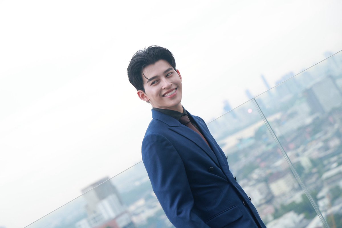 xiseks's tweet image. All 3 of them were afraid actually. Pond's fear is kinda familiar to me by now,l can almost anticipate it. I was hoping Phuwin, who went after, would make this scene easier coz he's not usually scared of much. Turns out PW said,
"Whoa... I'm scared too, bro."
#MeAndTheeSeriesEP7