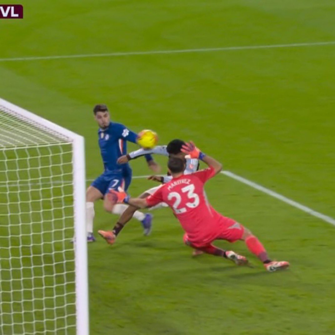 ibzsmo3k's tweet image. “ARM IN A NATURAL POSITION”