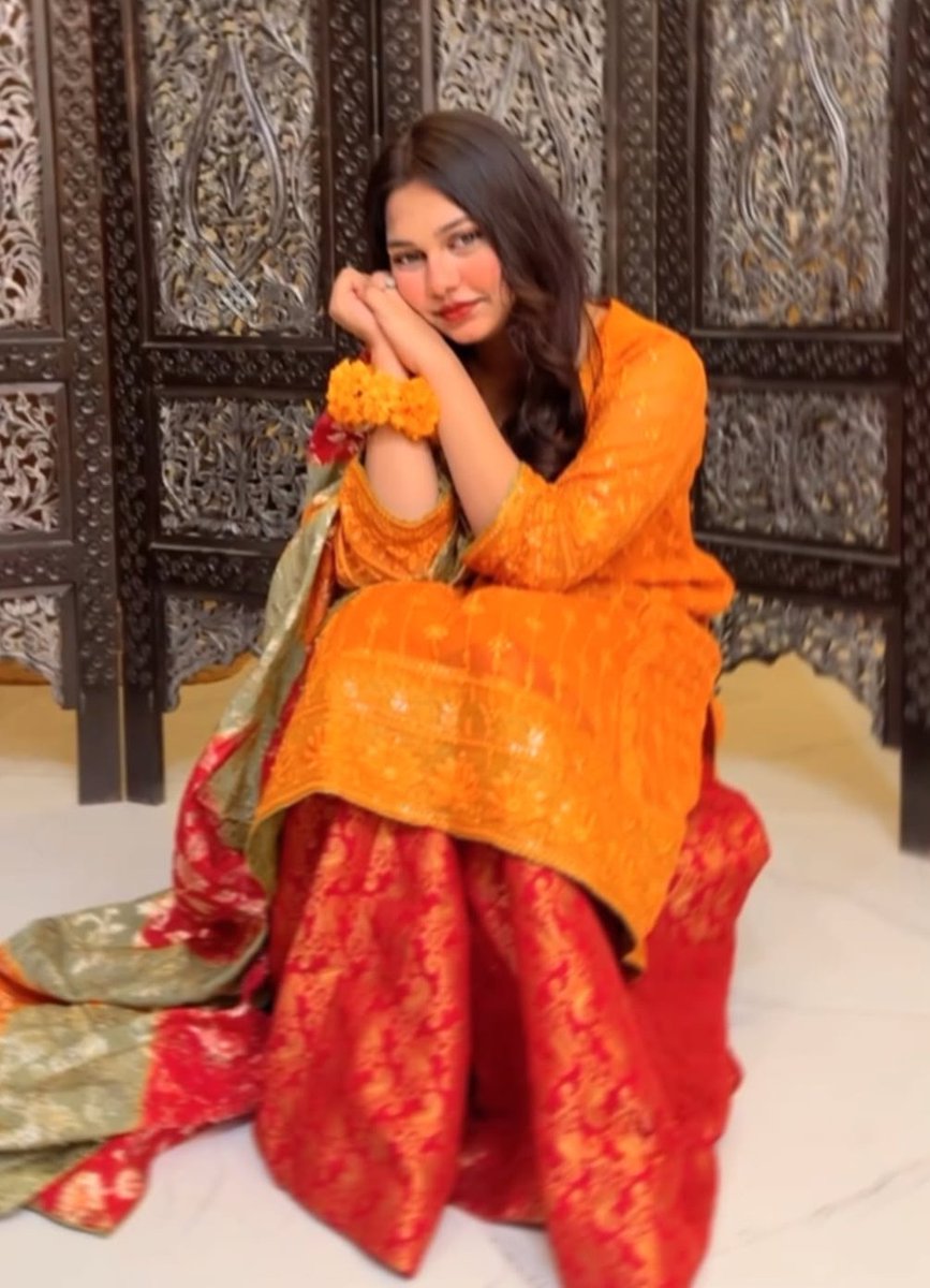 erotic_satan's tweet image. Catch flights, not feelings… but you can catch this look 🤭❤️
#weddingrings