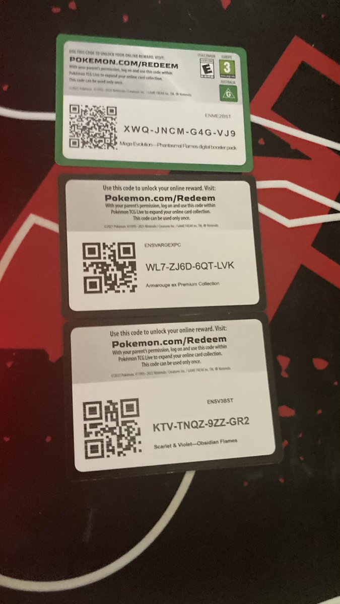 Beariok_Gamer's tweet photo. I have no use for these Pokemon TCG Live codes, so here's a bunch that I got as well as some of my cards.
#TCGLive https://t.co/h0HoY3CdwL
