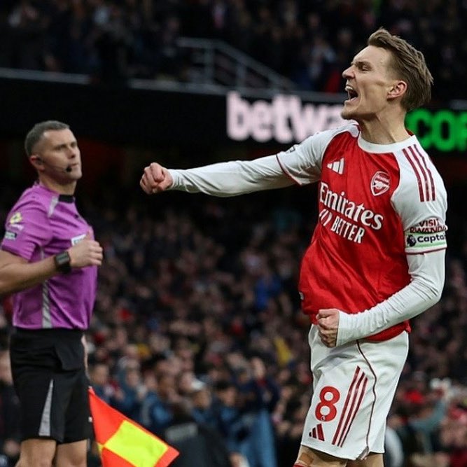 🔥 ARSENAL LÍDER DE NOVO! 🔥

O Arsenal bate o Brighton por 2 a 1, com gols de Ødegaard e Rutter (contra), e retoma a liderança da Premier League, poucas horas após a vitória do City diante do Forest.

#arsenal #manchestercity #premierleague