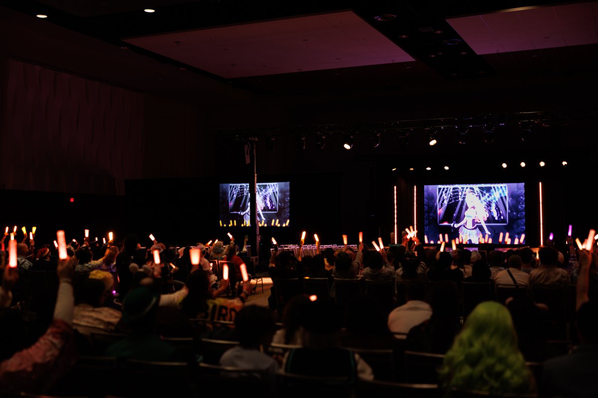 VT_Express's tweet image. It has been one week since #VREVO already!

We hope you all were able to support your favorites and maybe even discover some new ones!

Our team is looking into ways to have some footage of the concert go online. Please keep an eye out as we work out the details! 
#VirtualExpress