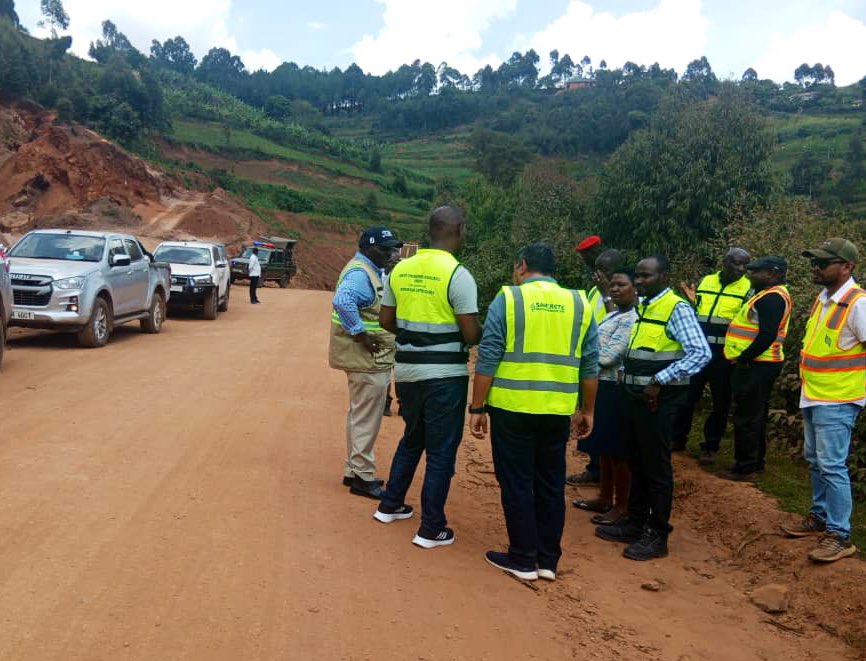 🚨 Uganda's Roads,Uganda's Future!

 Kabale–Lake Bunyonyi Road Project gets a boost!

Today Gen.Katumba Wamala pushes contractors to Keep the wheels turning and deliver before 2028.

 27 projects coming
<a href="/MoWT_Uganda/">Ministry of Works & Transport</a> 
#GoldenPosts