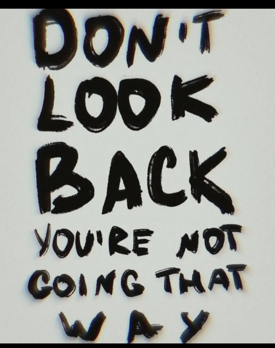 🌊ᗯᗩᐯE👑KIᑎG tweet media