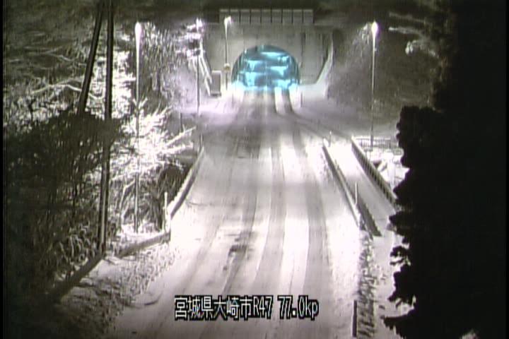 mlit_sendai's tweet photo. #冬道情報　#雪道情報　#道路情報　#気象情報

令和7年12月28日　3時50分

#国道47号 大崎市鳴子温泉

道路情報や気象情報にご注意いただき、冬タイヤ等滑り止めを装着のうえ十分注意して走行願います。

リアルタイム情報はこちら　↓
https://t.co/TVC5cXF49w https://t.co/MDHx8iPZby
