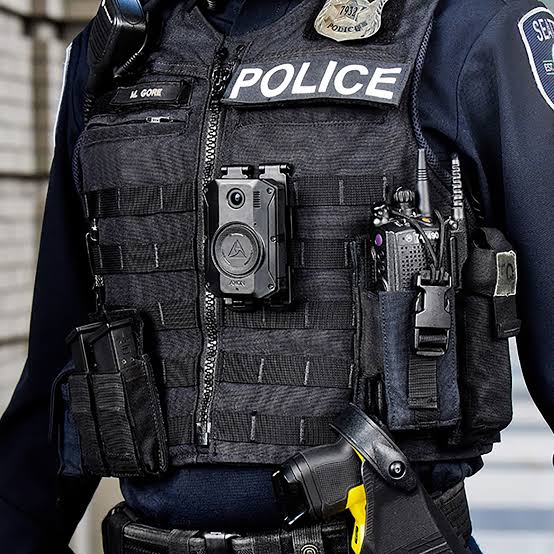 dumsvni's tweet photo. @AdvoBarryRoux We need body cameras 📷  but the ANC hooligans is not ready for that https://t.co/WlBxd5smI8