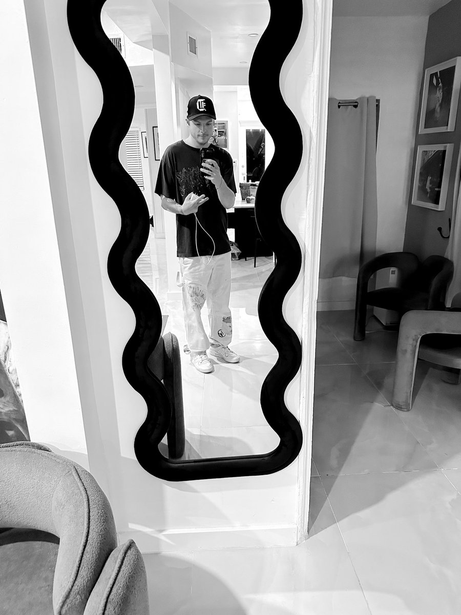 orderup's tweet image. Everything important started with someone who saw what wasn’t there yet

And refused to unsee it.

They didn’t have better circumstances, they just had unshakeable belief in a version of reality that hadn’t arrived yet. 

Keep going